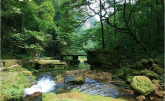 湖南长沙-韶山-张家界-国家森林公园-世界第一玻璃桥-烟雨张家界晚会-天门山-玻璃栈道-凤凰古城双飞六日尊贵游